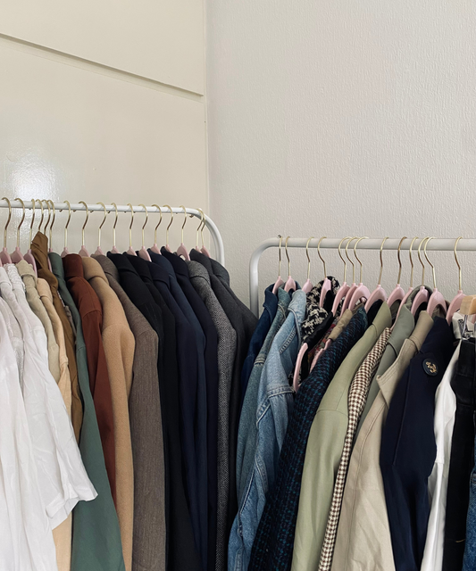 10 essentiële vintage kleding items voor elke garderobe