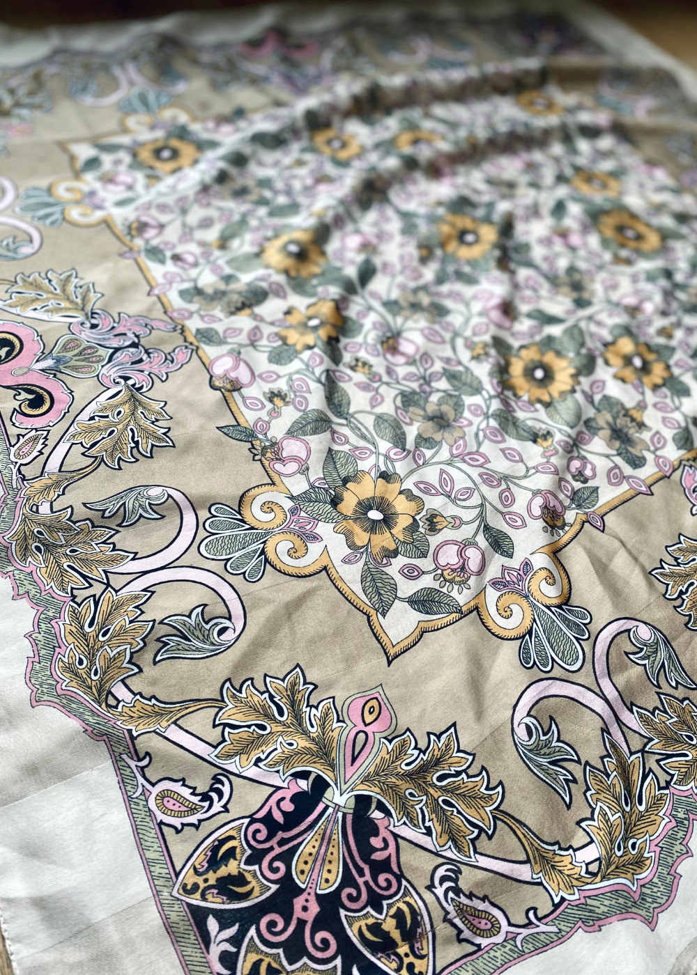 Vintage dames sjaal met beige print