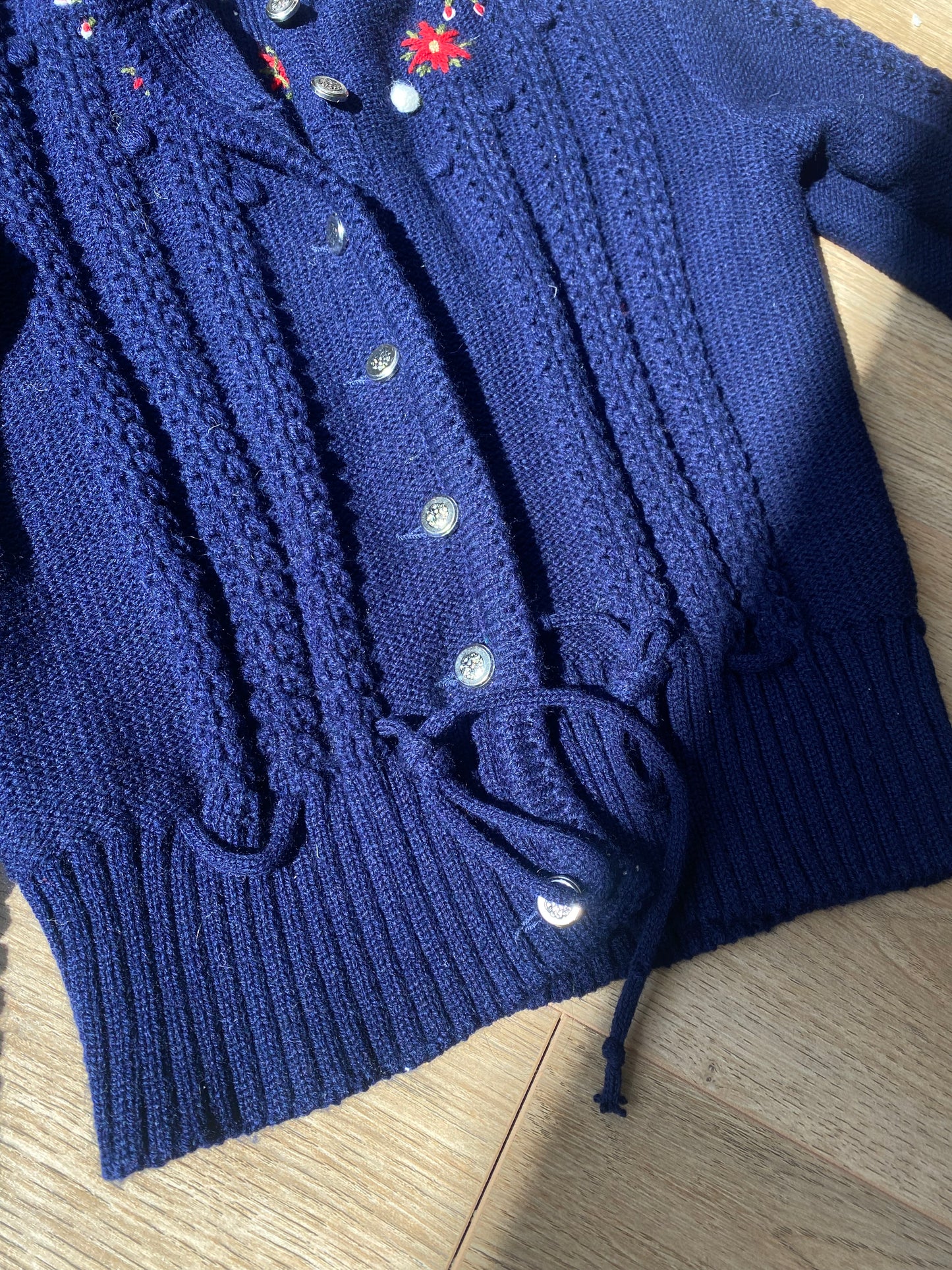 Donkerblauw vest met borduursel - maat S/M
