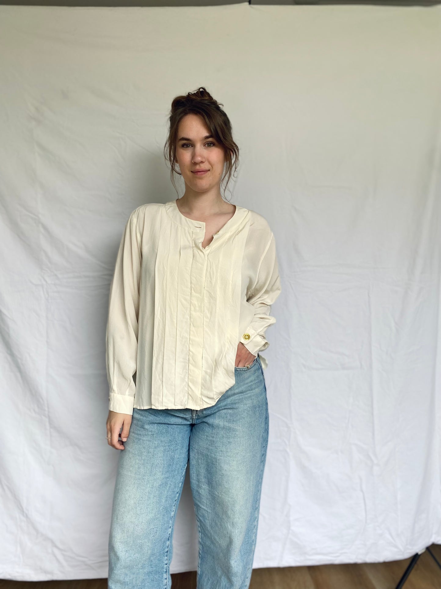 Damesblouse van 100% zijde in crèmewit – maat L/XL