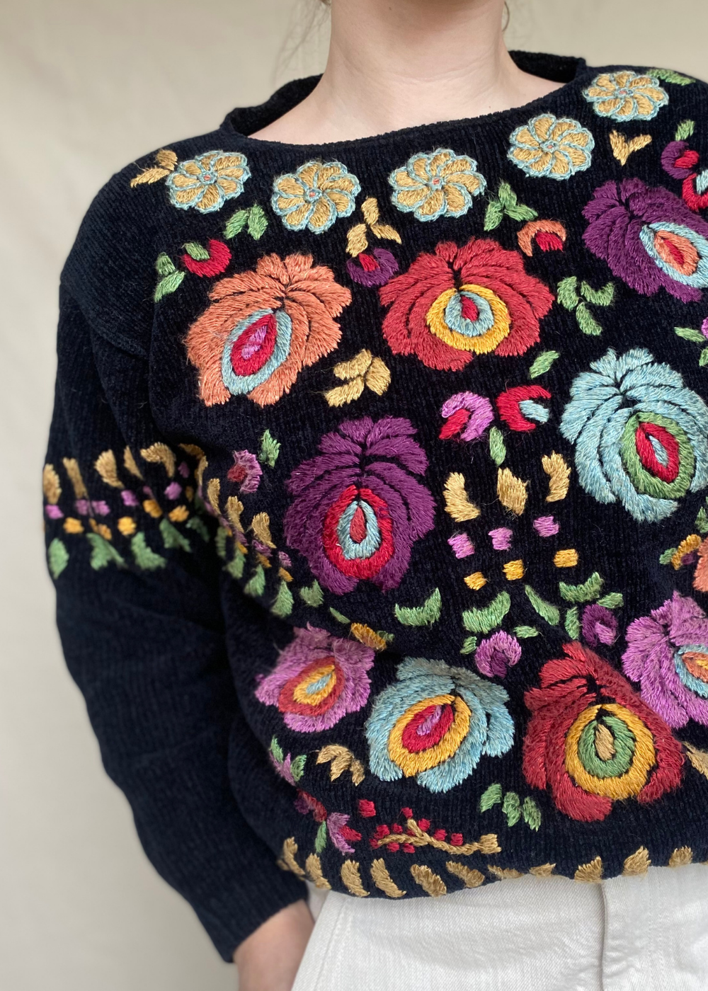 Zwarte geborduurde trui - maat M/L