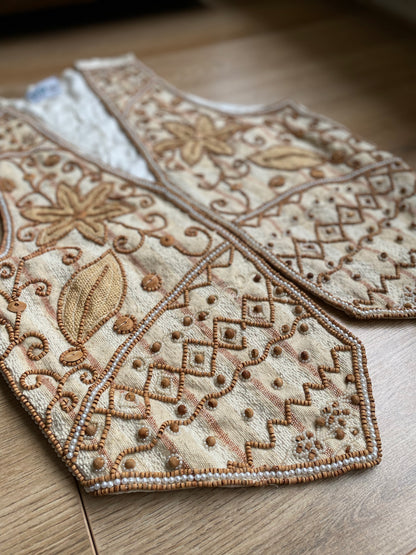Beige gilet met kralen – maat M tot XL