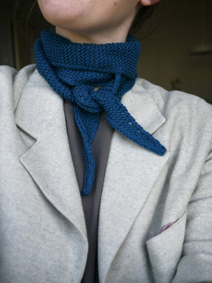 Donkerblauwe sjaal