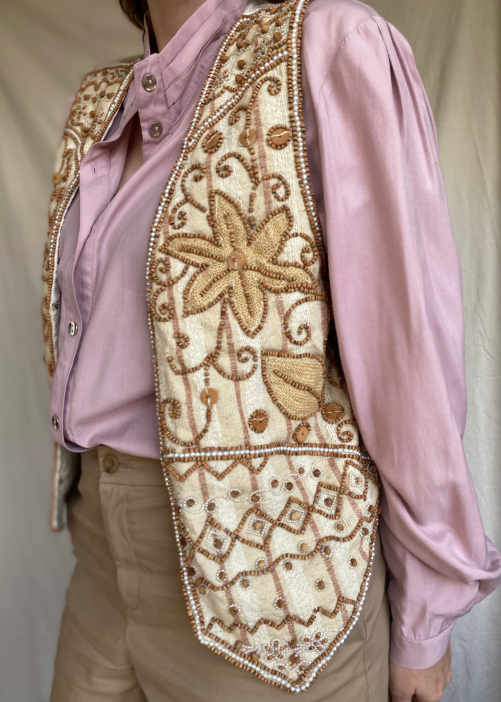 Beige gilet met kralen – maat M tot XL