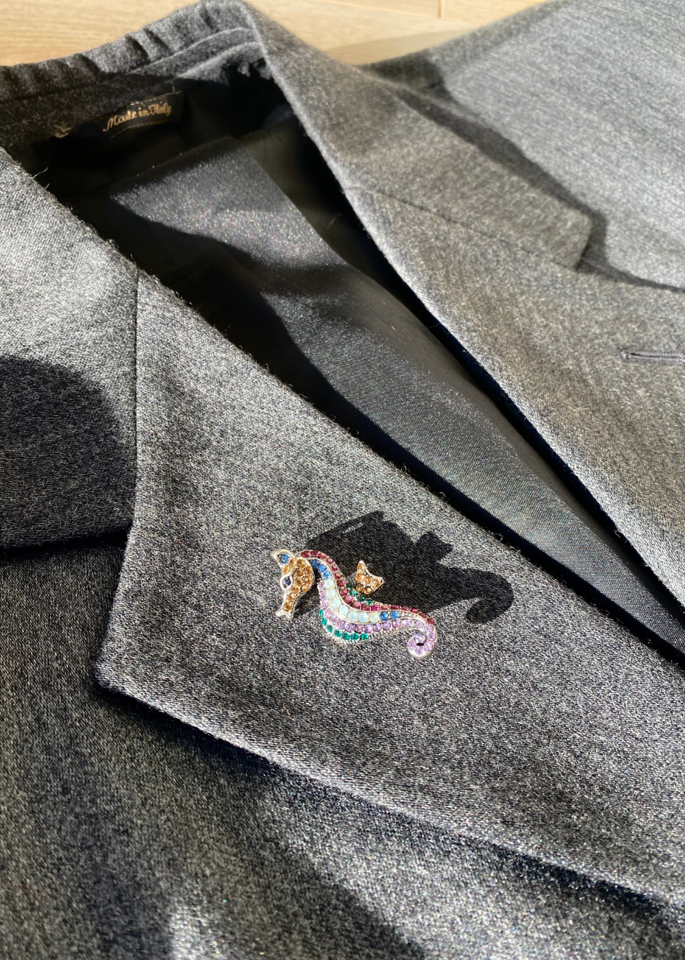 Zeepaard broche met kleur