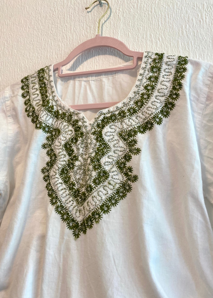 Geborduurde dames blouse met groen - maat S/M