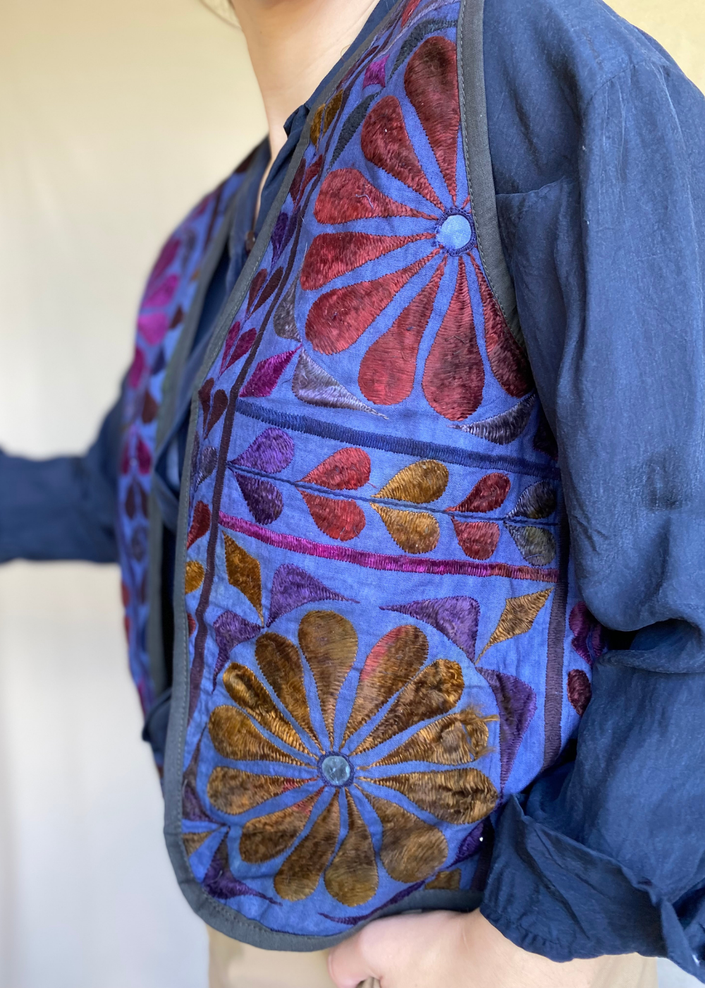Geborduurde bloemen gilet - maat S tot XL