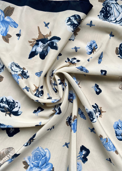 Beige sjaal met blauwe bloemen
