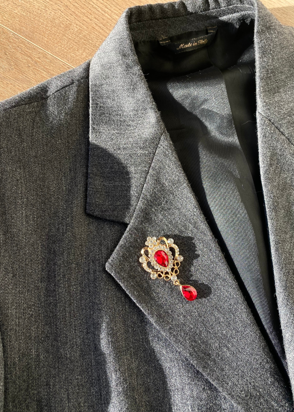 Rode broche