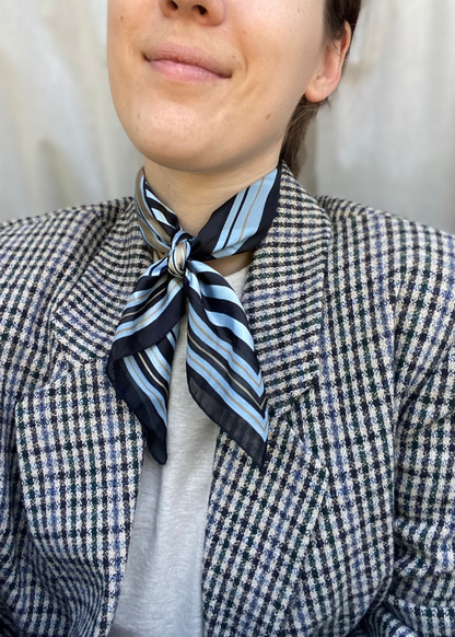 Beige met blauw gestreepte sjaal
