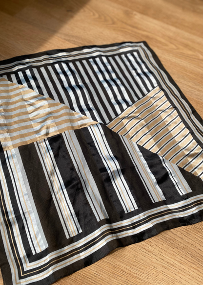 Beige met blauw gestreepte sjaal