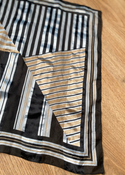 Beige met blauw gestreepte sjaal