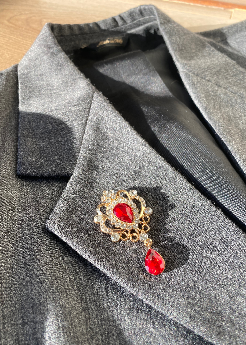 Rode broche