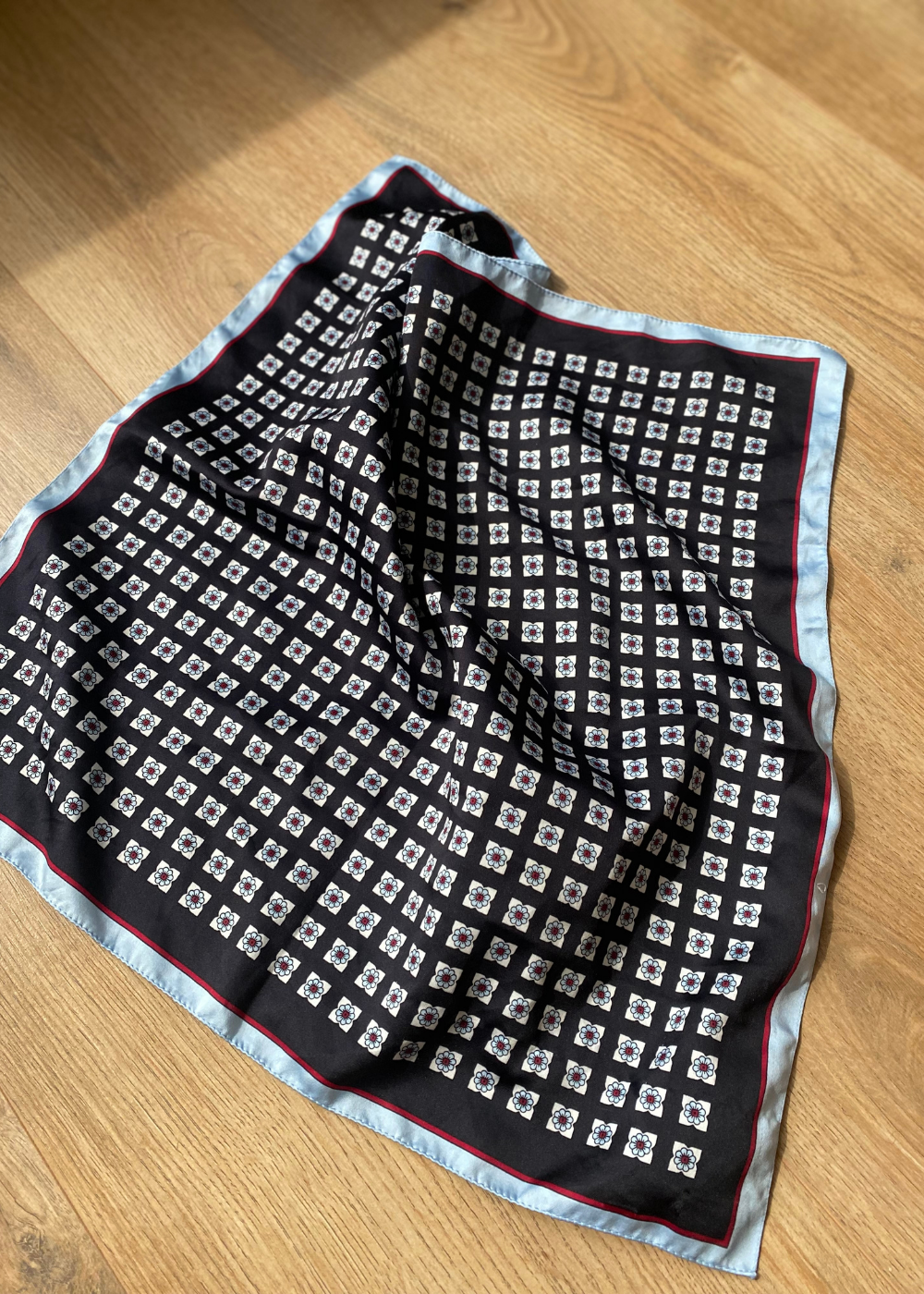 Bloemenprint sjaal met blauwe tinten