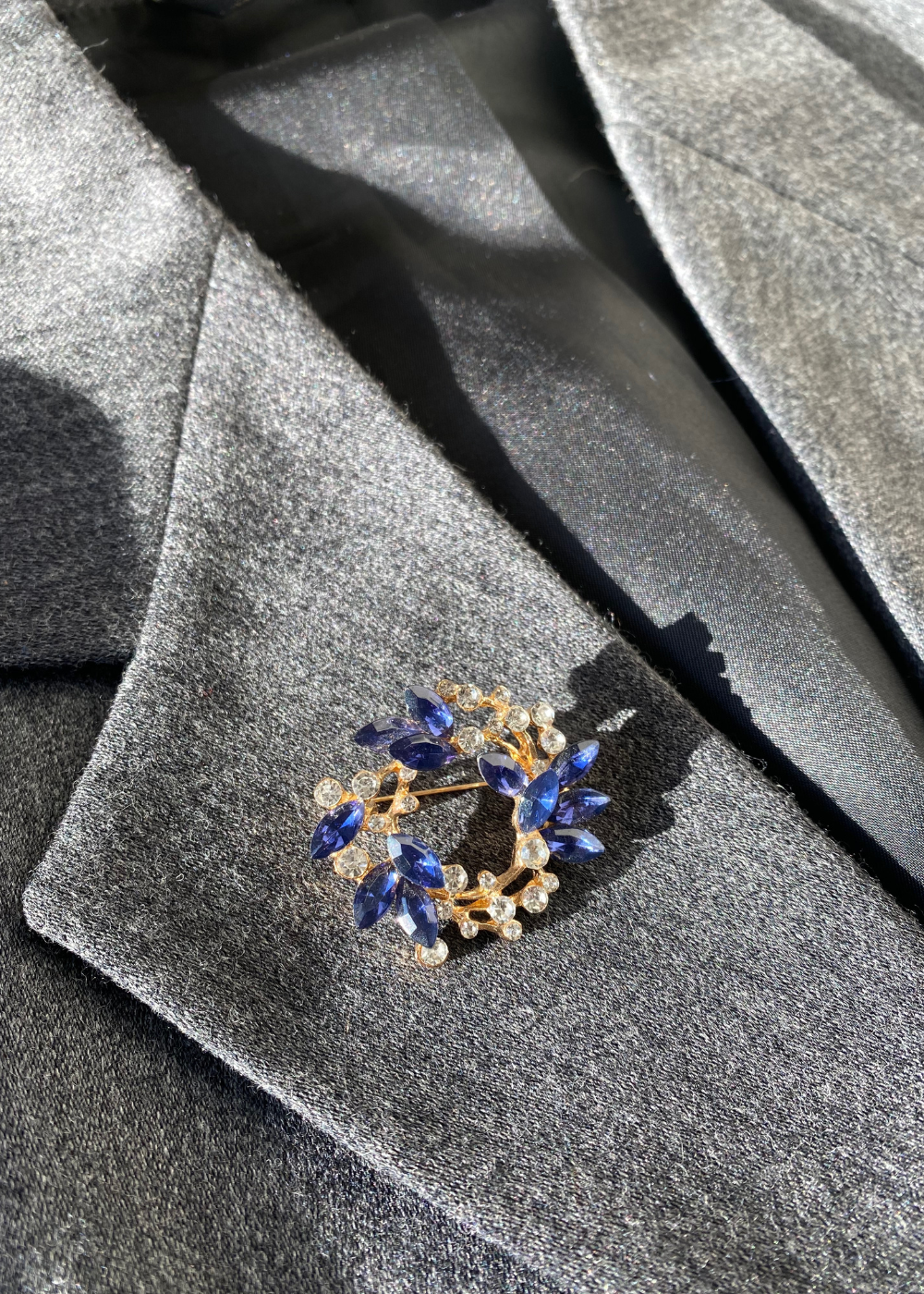 Blauw met goud broche