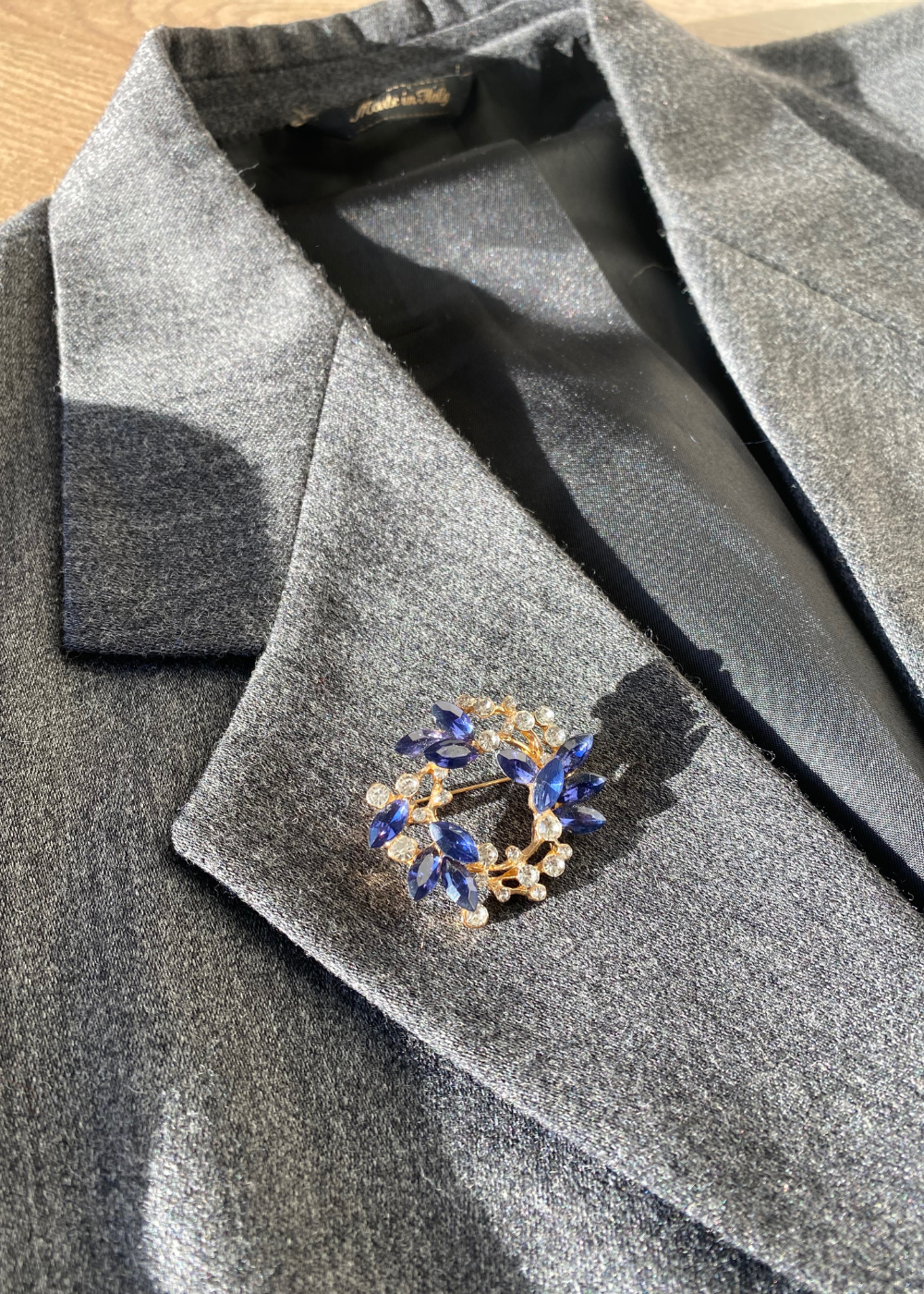 Blauw met goud broche