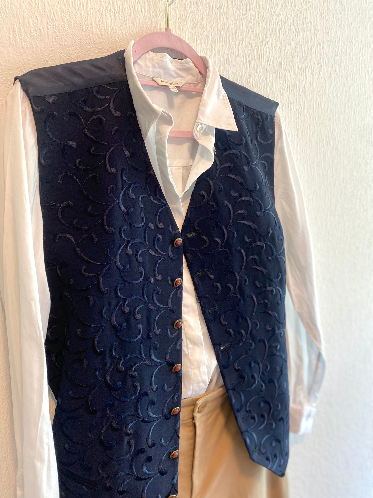 Dames gilet lauw met borduurwerk  - maat M/L/XL