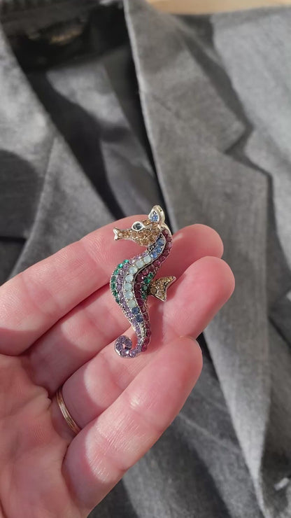 Zeepaard broche met kleur
