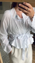 Remade lichtblauwe blouse - maat S/M
