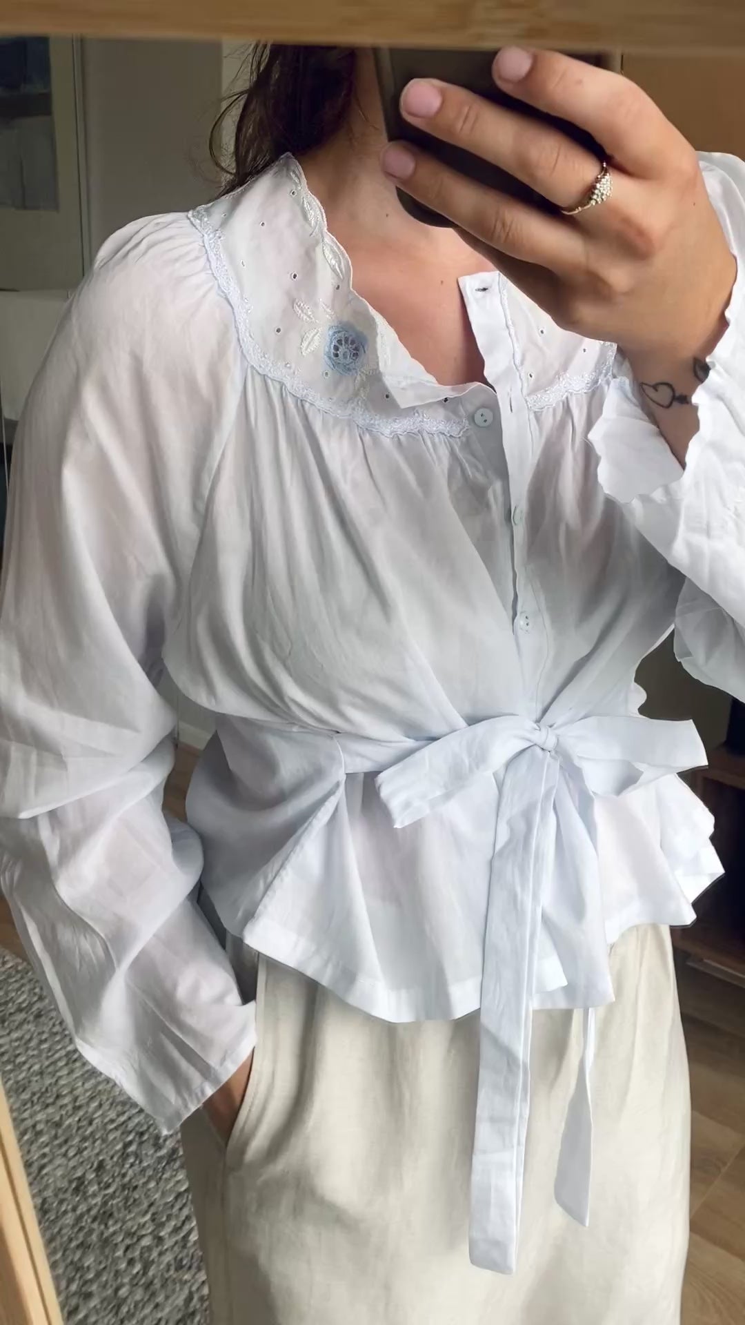 Remade lichtblauwe blouse - maat S/M