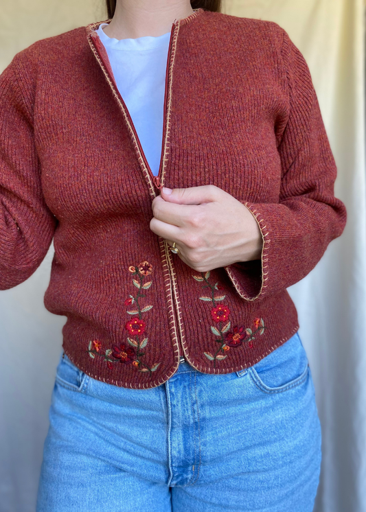Roodbruin vest met borduursels - maat S/M