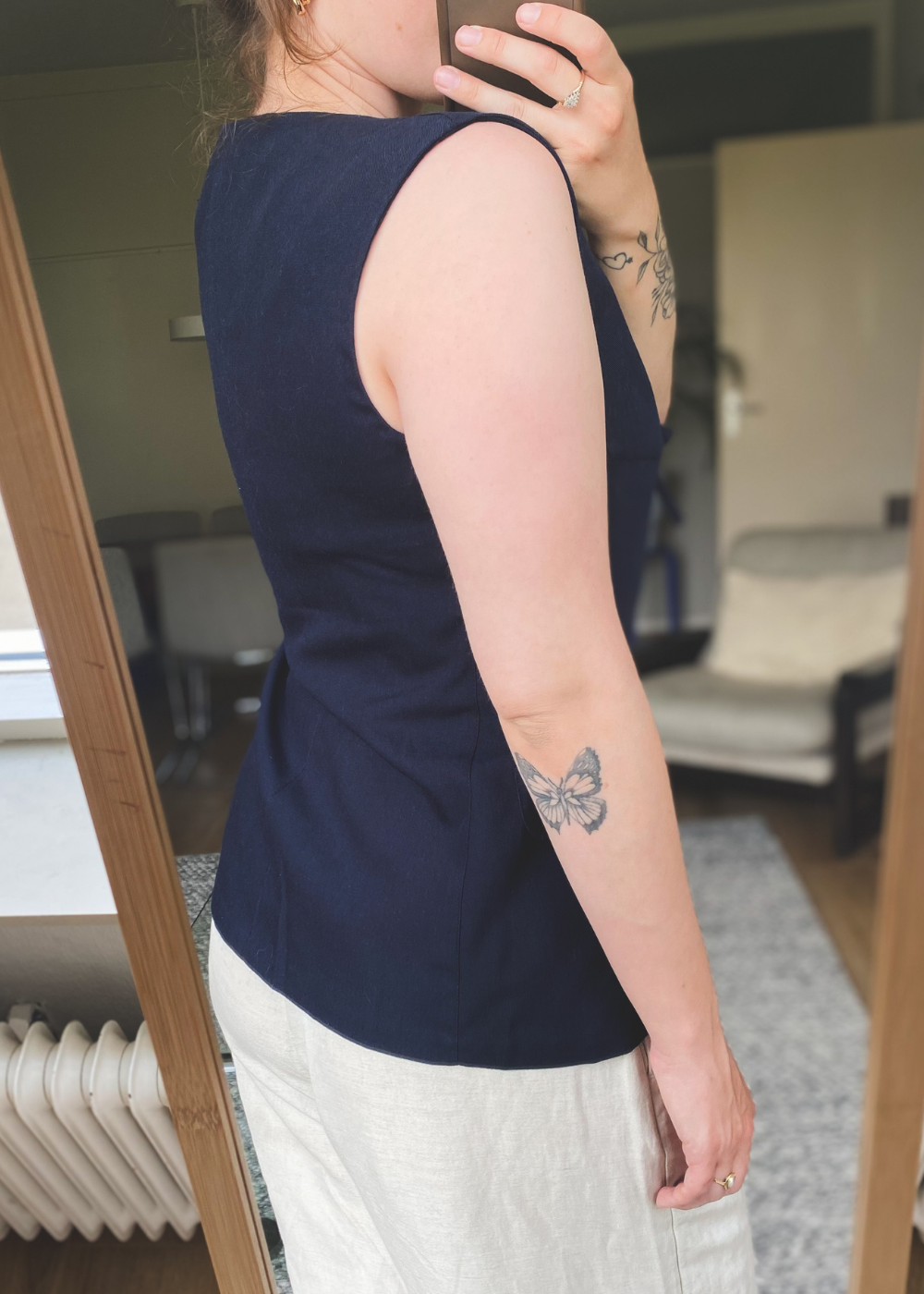 Donkerblauw gilet met strik - maat L