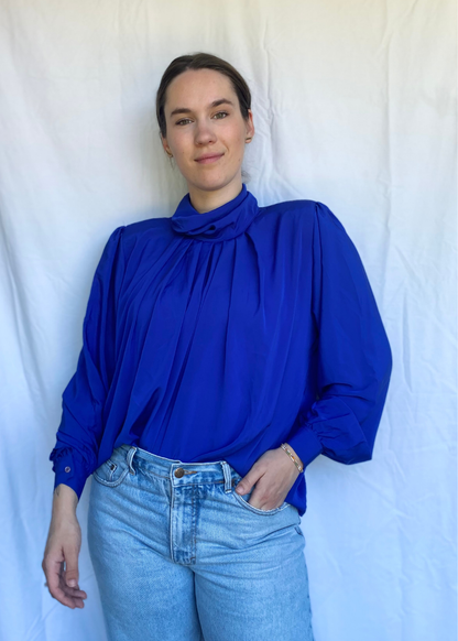 Royal blue dames blouse met mooie schouders - maat L