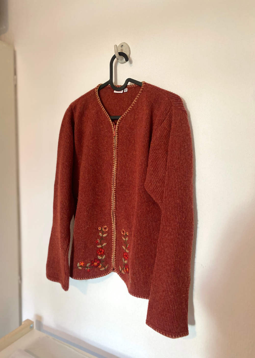 Roodbruin vest met borduursels - maat S/M