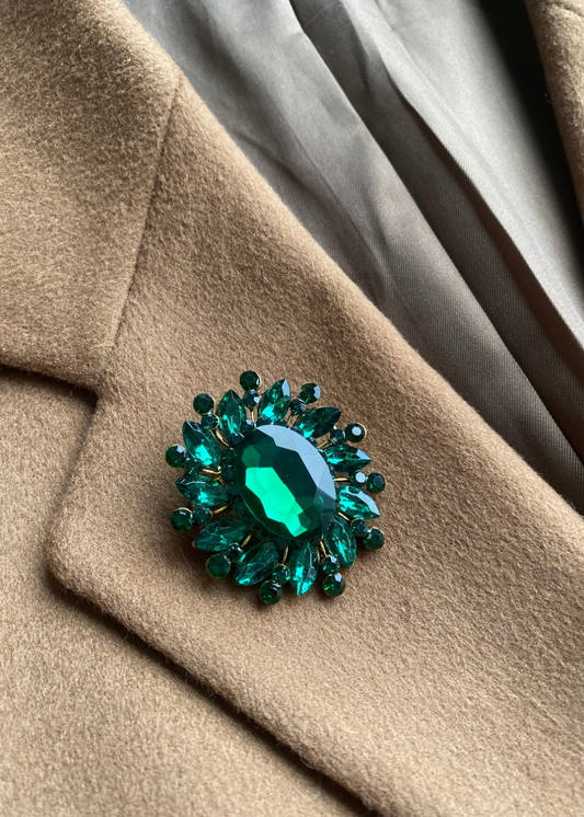 Groene steen broche