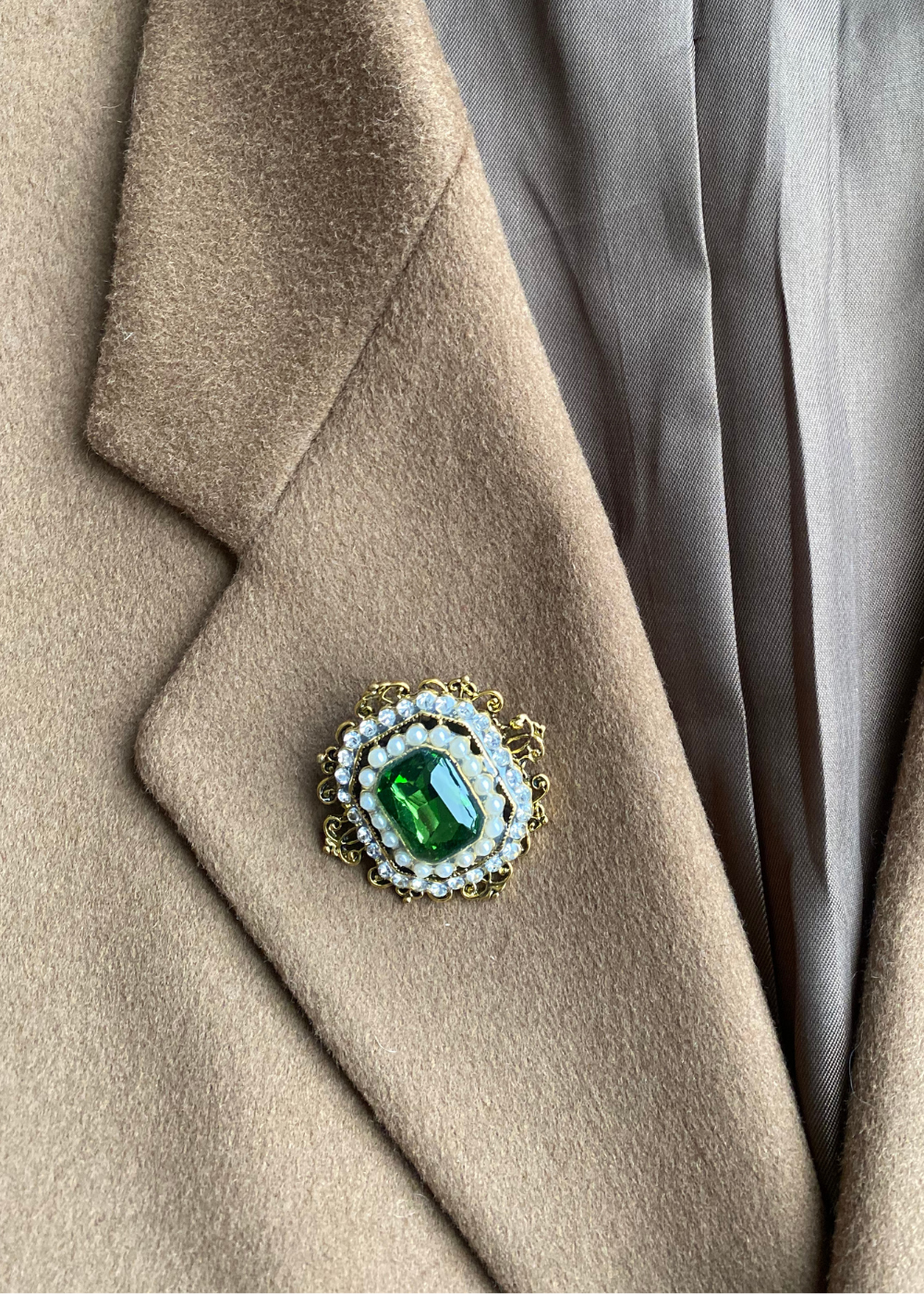 Goud/groene broche