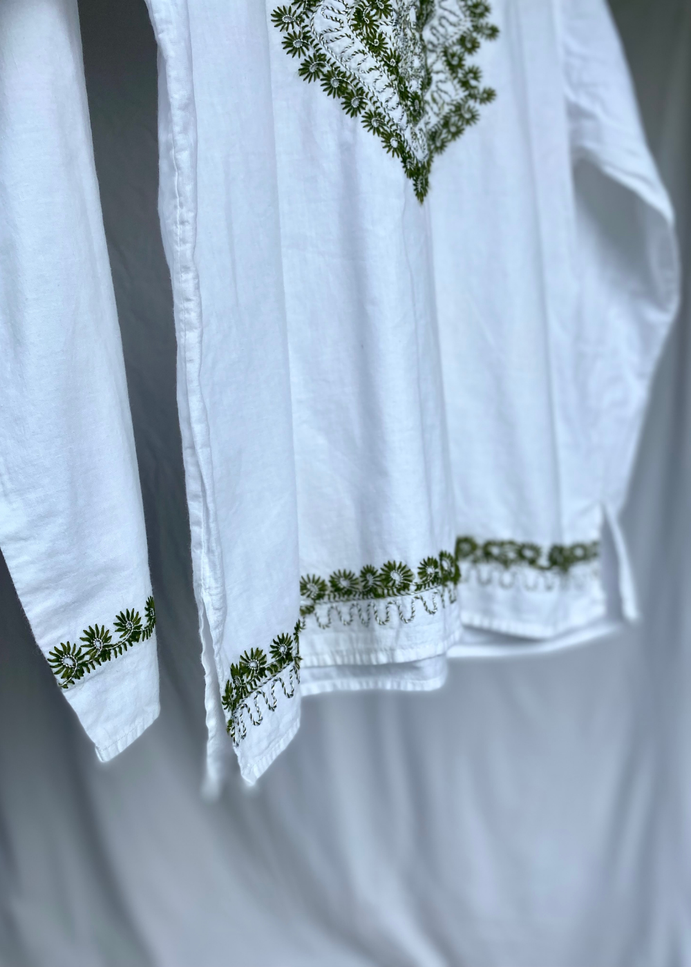 Geborduurde dames blouse met groen - maat S/M