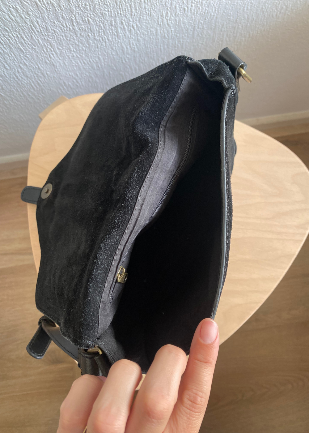 Zwarte suede handtas