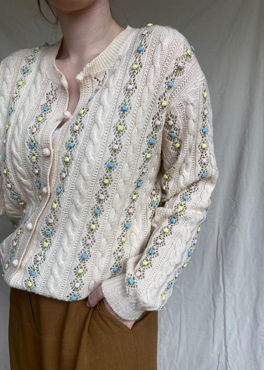 100% wollen vest met bloemenborduursel –  maat L/XL