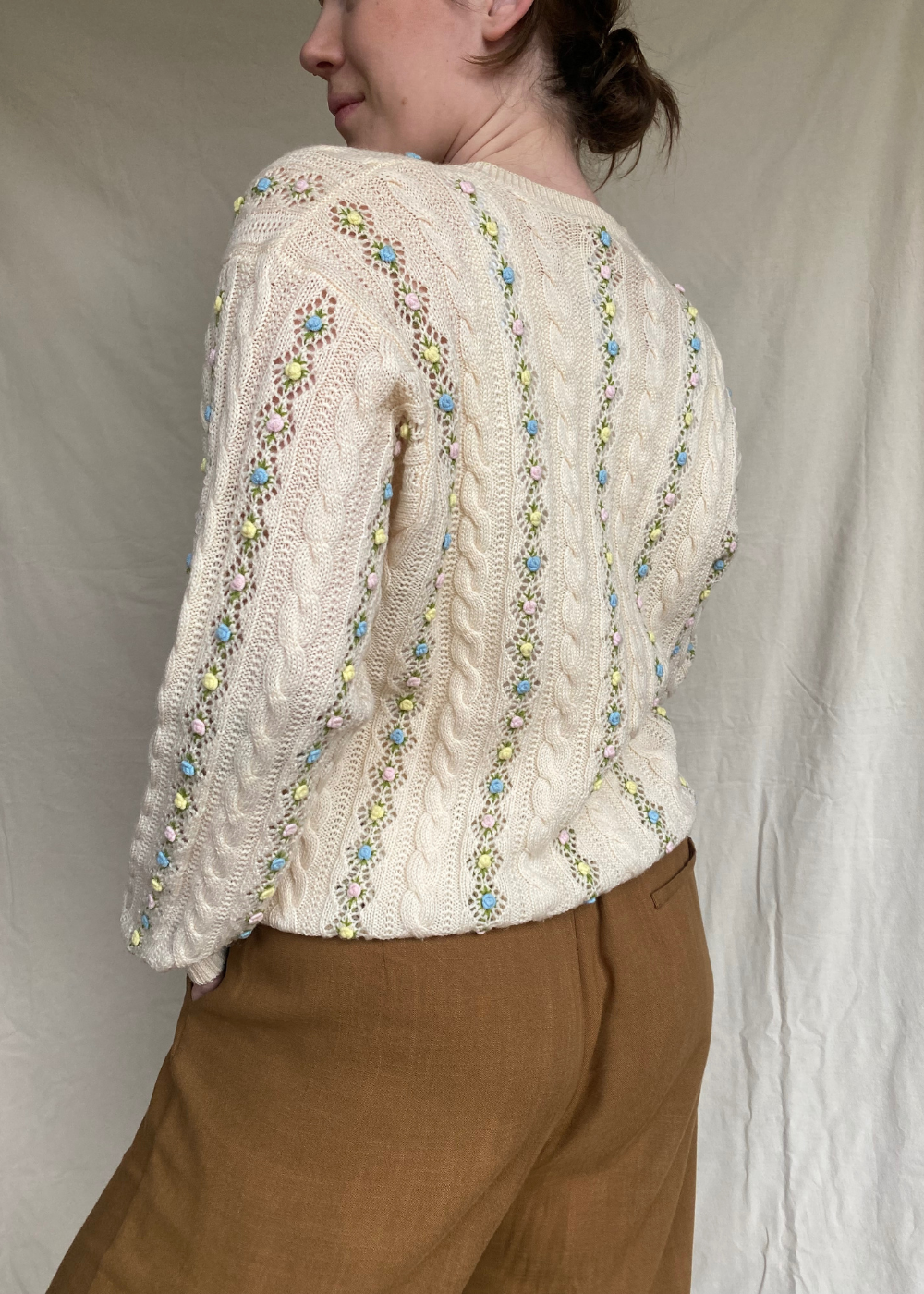 100% wollen vest met bloemenborduursel –  maat L/XL