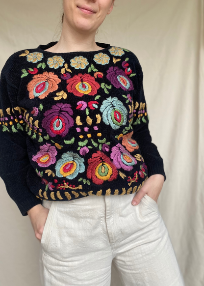 Zwarte geborduurde trui - maat M/L