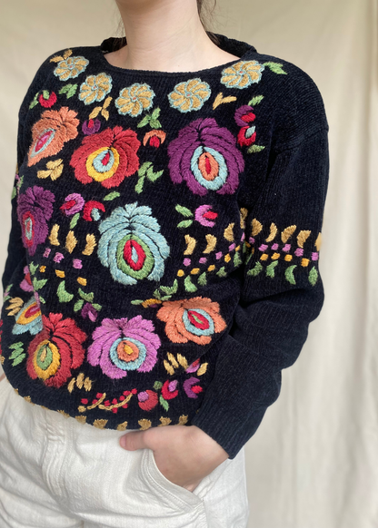 Zwarte geborduurde trui - maat M/L